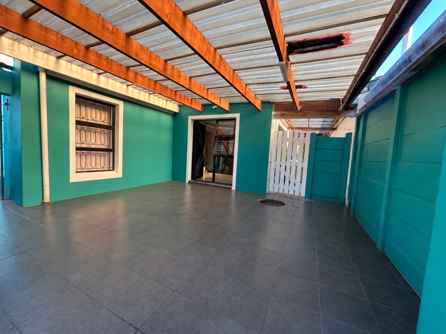 2 Bedroom Property for Sale in Portlands Western Cape